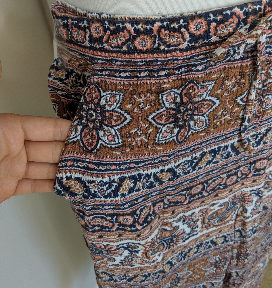 Boho Cropped Wide Leg Textured Pants - Picture 3 of 4